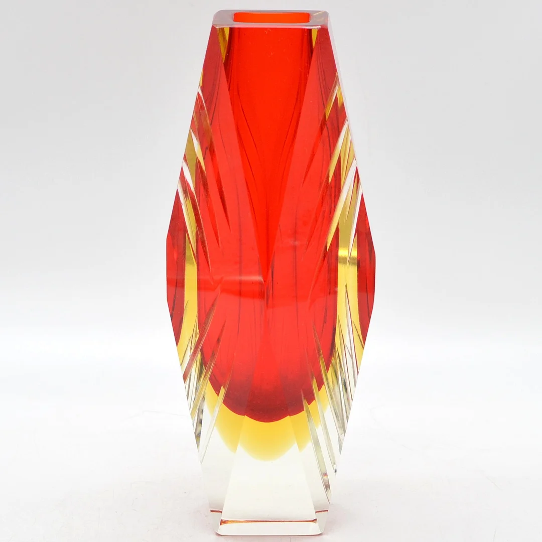 ALESSANDRO MANDRUZZATO. MURANO DESIGNERVASE, STUDIOGLAS, HANDGESCHLIFFENE OBERFLÄCHE, SOMMERSO, ITALIEN, UM 1960. — Art glass — Kunst- und Auktionshaus Kleinhenz