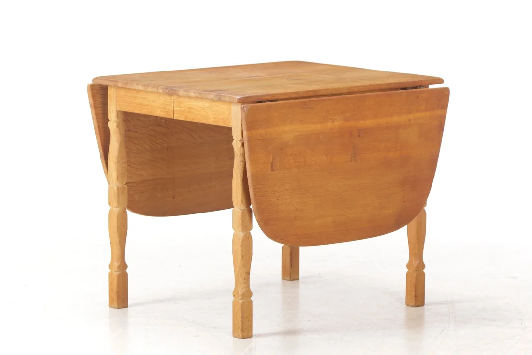 Folding table made of oak in the Kjærnulf style. — Furniture/Dining tables, dining room furniture — Lauritz