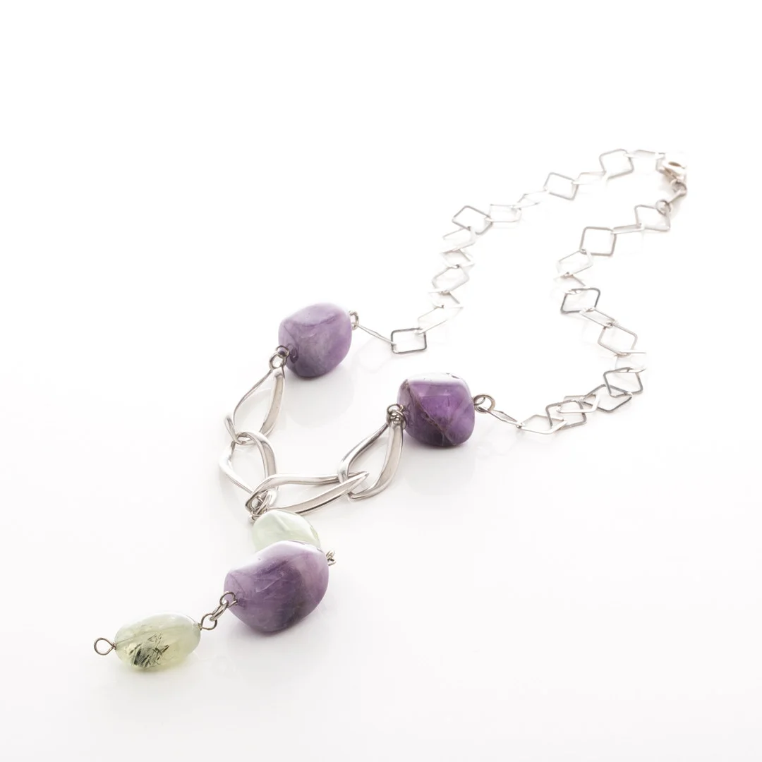 COLLIER, Sterlingsilver, Ametist, Prehnit. — Necklace — Garpenhus Auktioner
