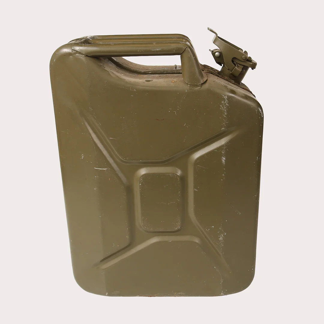 BENSINDUNK, 20 LITER., stålplåt, matt grön färg. Daterad 1988. — Other — Limhamns Auktionsbyrå