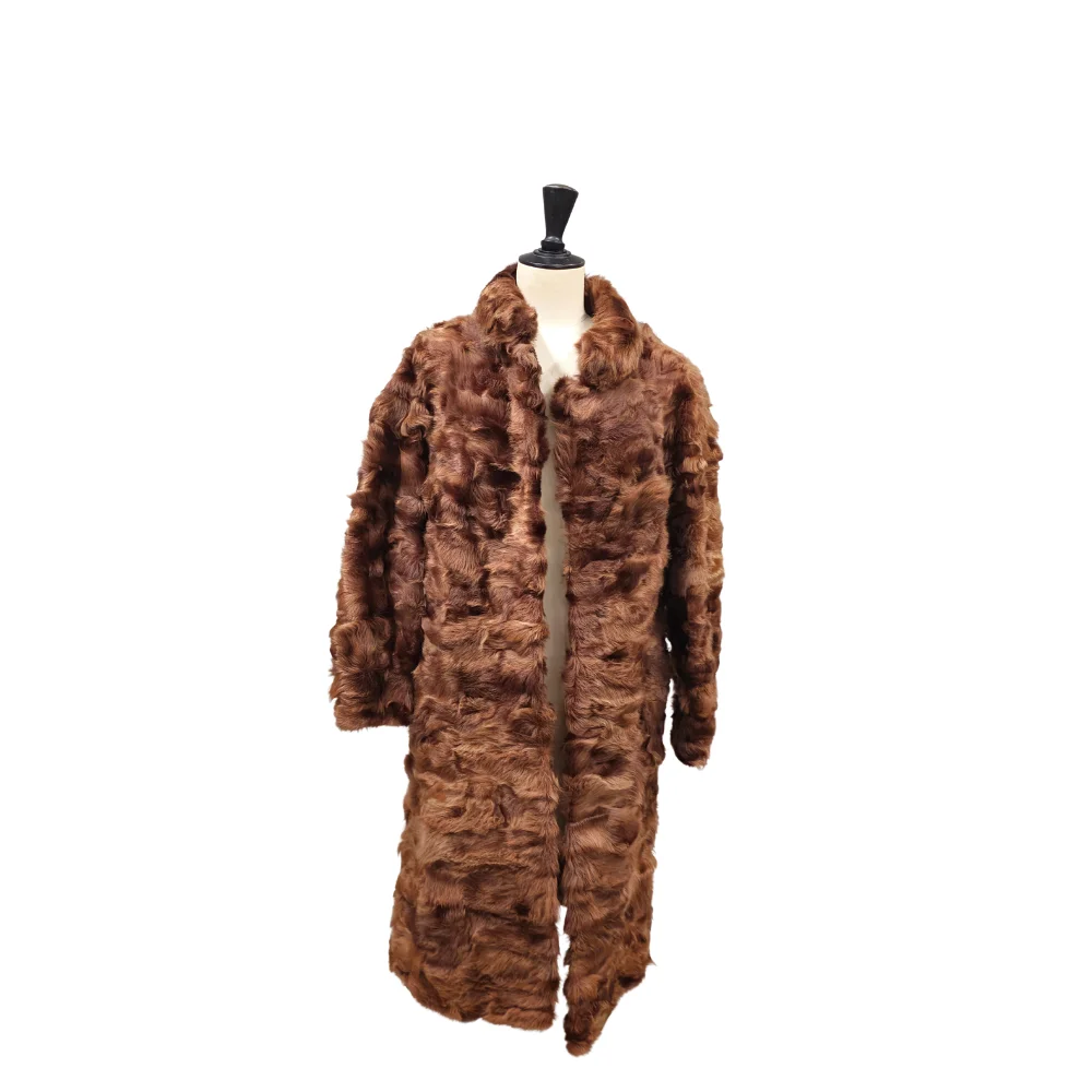 Abrigo en cordero Kalgan. — Vintage & Designer Fashion — Barcelona Auctions
