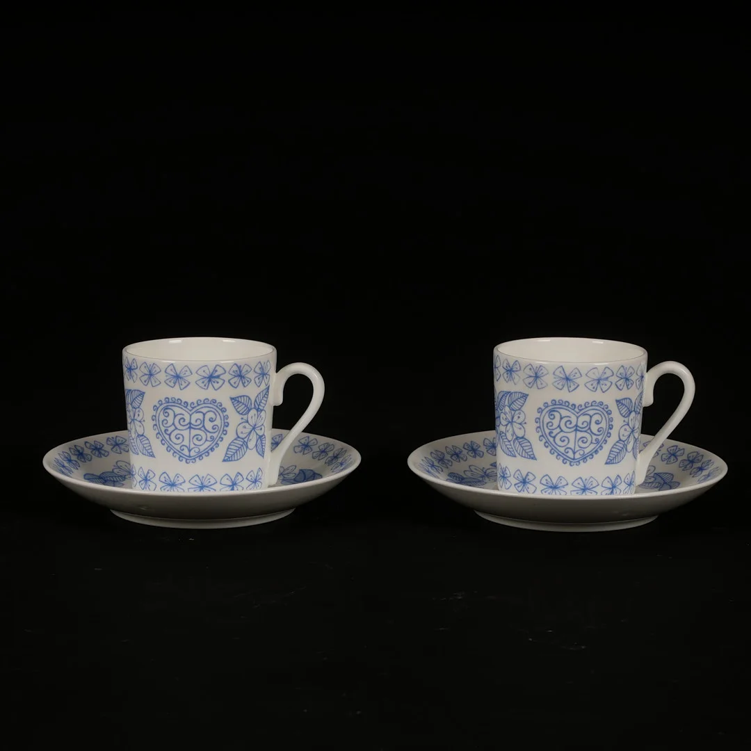 STIG LINDBERG. Kaffekoppar med fat, 2 st, "Boro", porslin, Gustavsberg. — Tableware — Auktionsfirma Kenneth Svensson i Kalmar