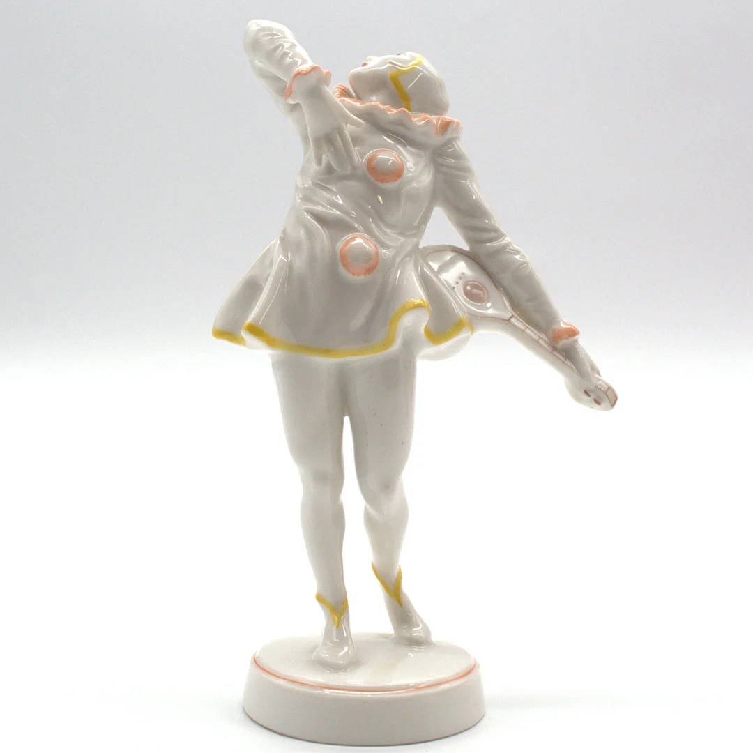 KARL TUTTER. FÜR HUTSCHRENREUTHER KUNSTABTEILUNG, "SERENADE" FARBIG BEMALT, CA. 1925 - 1930, DEUTSCHLAND. — European — Kunst- und Auktionshaus Kleinhenz