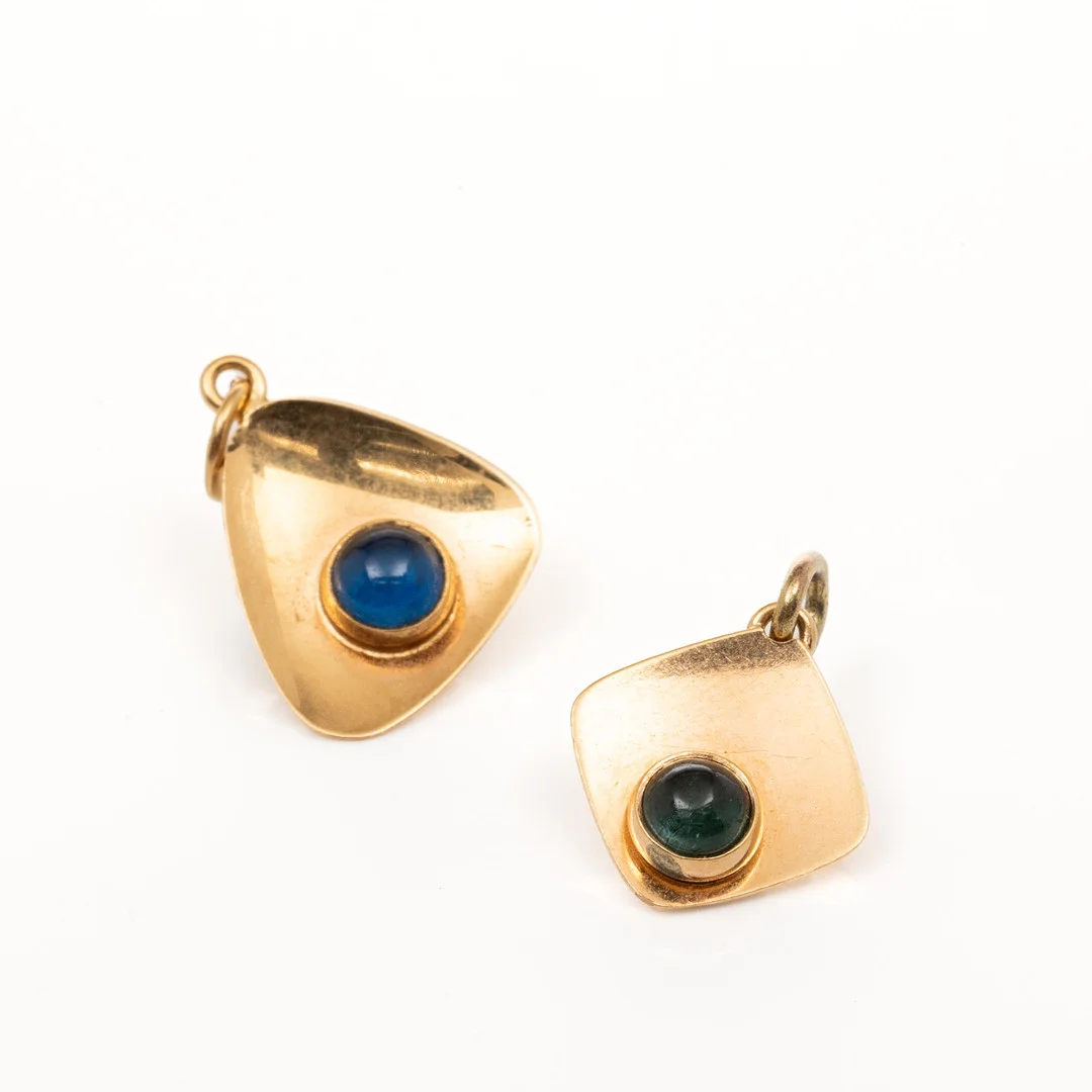 HÄNGEN, 2 st, 18K guld. — Brooches & Pendants — Garpenhus Auktioner
