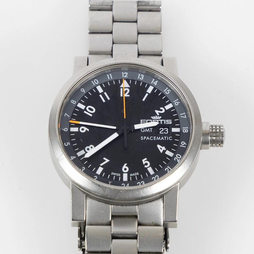 FORTIS, GMT Spacematic, armbandsur, stål, 40 mm, ca 2005. — Wristwatches — Stockholms Auktionsverk Helsingborg