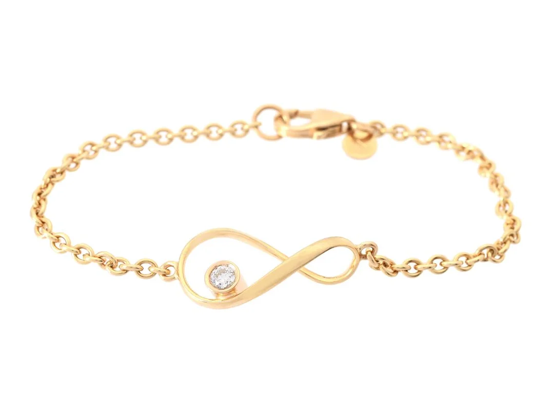 ARMBAND, 18K guld, 2 briljantslipade diamanter ca 0,30 ctv, ca TW/VS, längd 16,5 cm, vikt 6,4 g. — Smycken/Armband — Kaplans