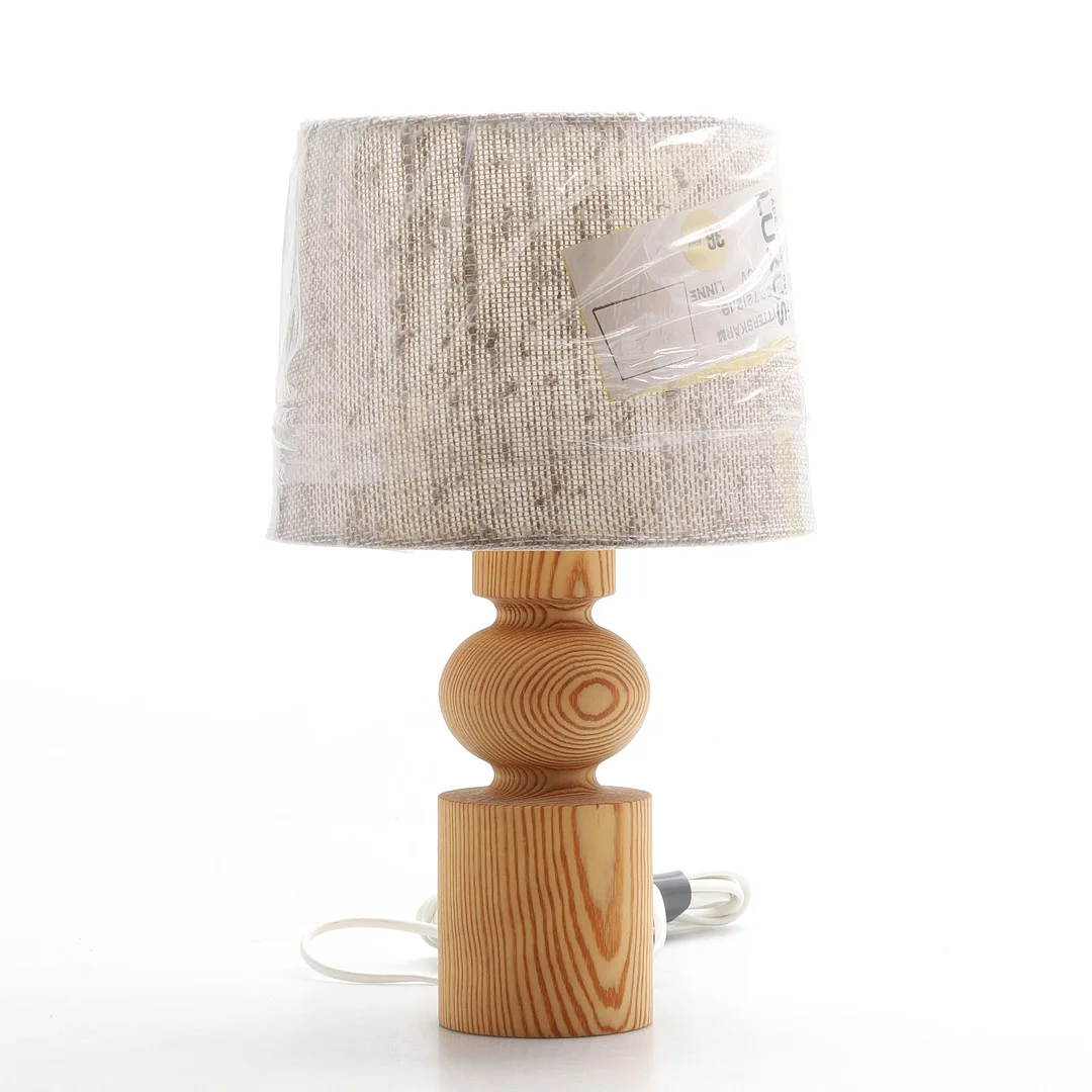 UNO & ÖSTEN KRISTIANSSON. BORDSLAMPA, furu, Luxus, Vittsjö. — Table Lamps — Crafoord Auktioner Malmö