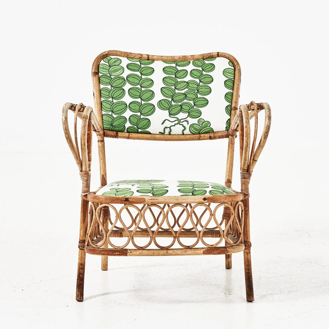 ROTTINGFÅTÖLJ, 1900-talets senare hälft, sits och rygg klädda i textil "Celotocaulis" av Josef Frank för Firma Svenskt Tenn. — Armchairs & Chairs — Stockholms Auktionsverk Magasin 5