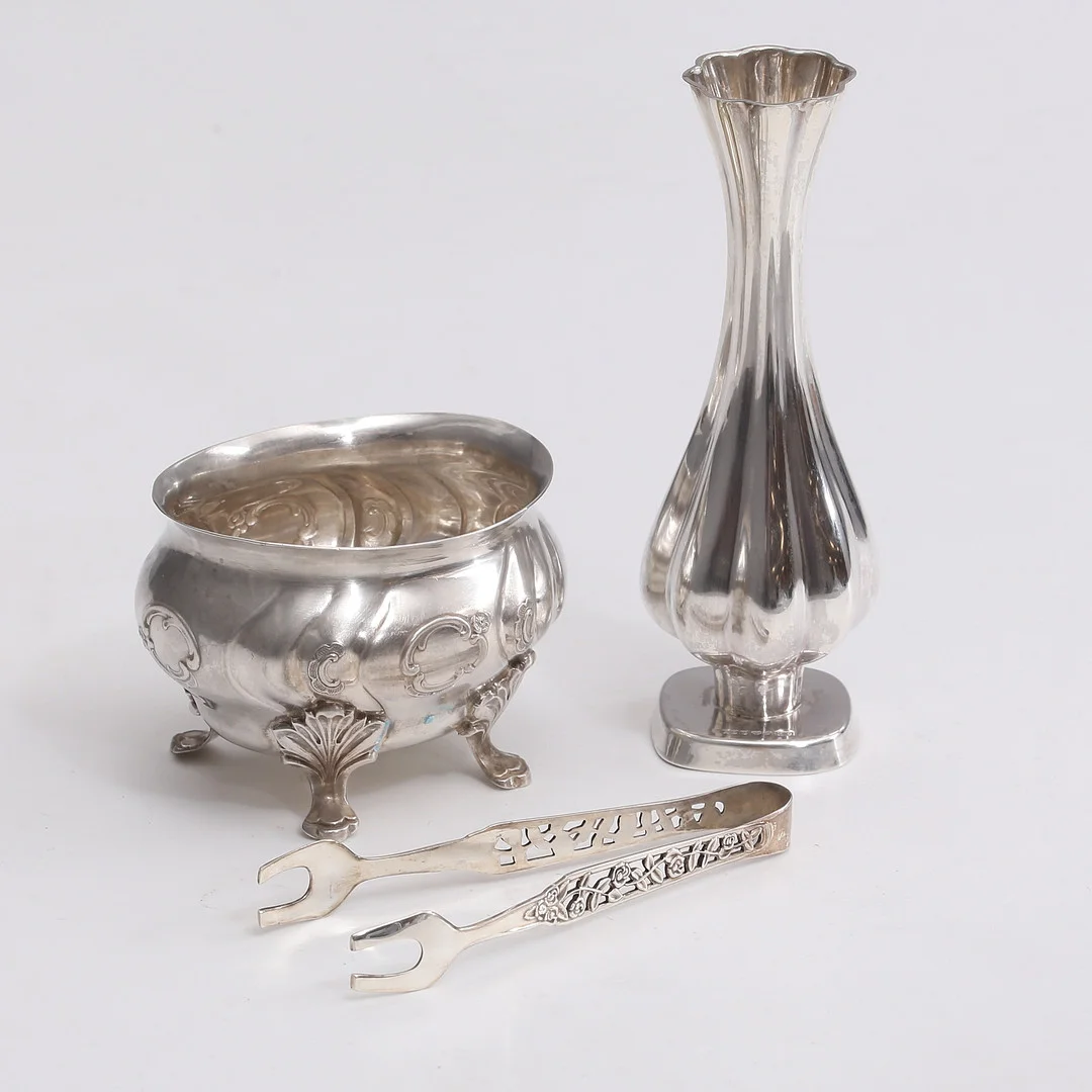 SILVERFÖREMÅL, 3 st, 141 gram, 1900-talets senare del. — Silver — Auktionshuset Thelin & Johansson