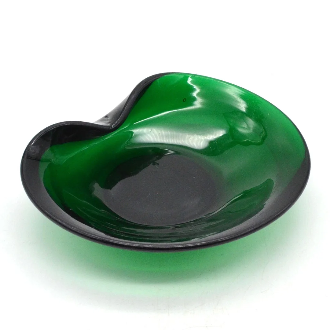 HANDGEMACHTE SCHALE, GLAS, BLATTFORM, GRÜN, SPÄTES 20. JAHRHUNDERT. — Art glass — Kunst- und Auktionshaus Kleinhenz