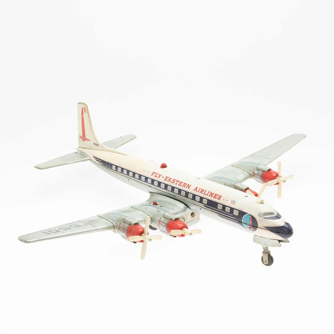 Yonezawa Eastern Airlines DC-7 '5501', Japan, 1950-1960er Jahre. — Toys — Stockholms Auktionsverk Hamburg