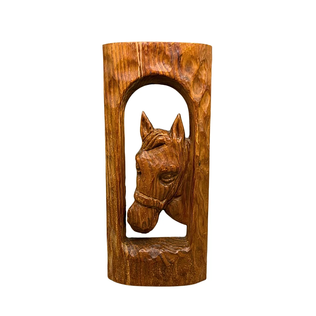 WANDRELIEF AUS HOLZ MIT DEM PORTRÄT EINES PFERDES. — Sculptures & Bronzes — Auktionshaus Stuber's Hammerschlag
