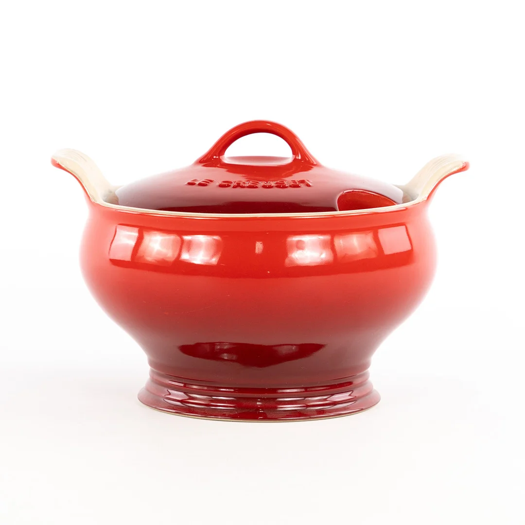 TERRIN MED LOCK, Le Creuset. — European — Karljohan Auktioner