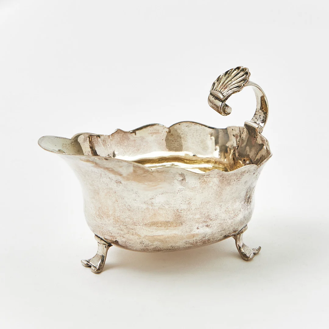 NIKLAS LUND. Gräddsnäcka, silver, Stockholm 1753. Senbarock. — Silver — Stockholms Auktionsverk Magasin 5