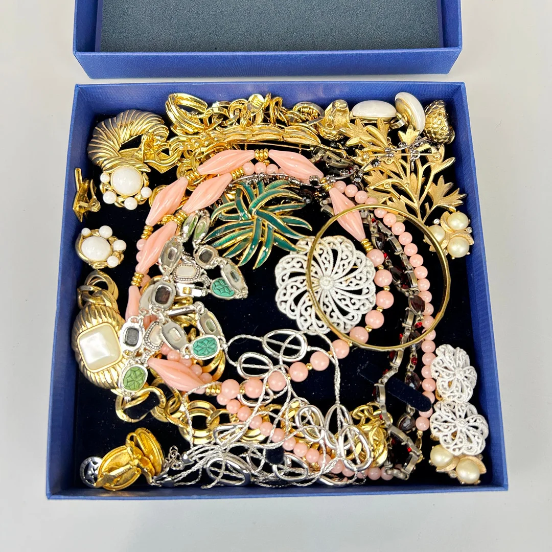 TRIFARI & MONET JEWELLERY. — Jewellery — Chalkwell Auctions