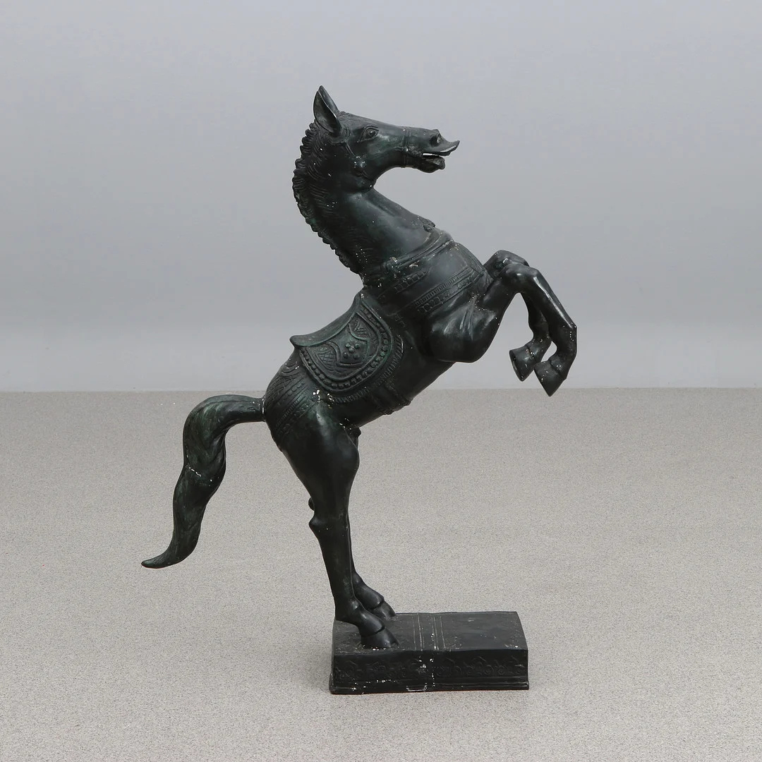 SKULPTUR. Patinerad metall. Stegrande häst. Samtida tillverkning. — Sculptures & Bronzes — Skånes Auktionsverk