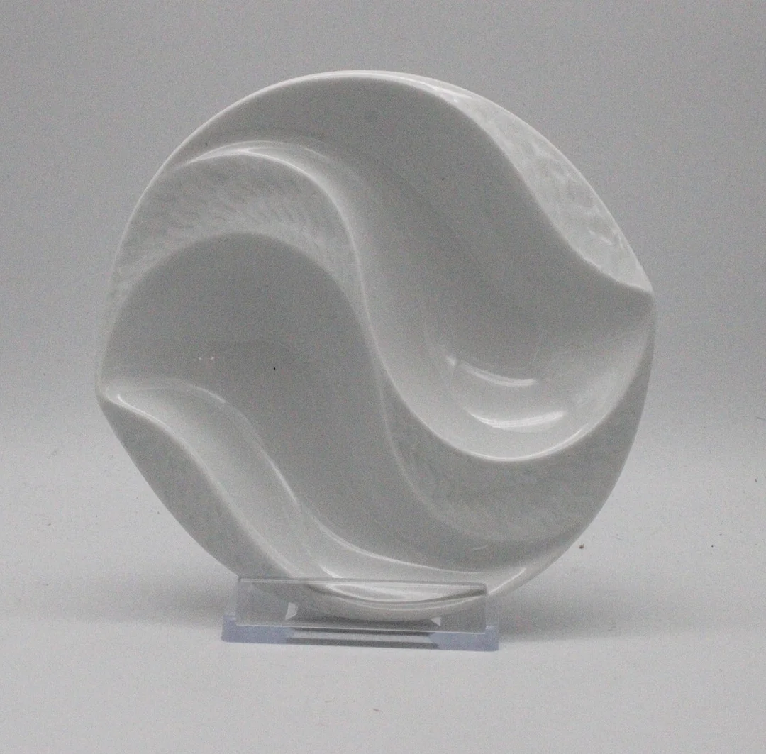 MEISSEN SOSSENSCHALE, FORM "WELLENSPIEL RELIEF", WEISS, Ø 12,5 CM NEU MIT OVP. — European — Kunst- und Auktionshaus Kleinhenz
