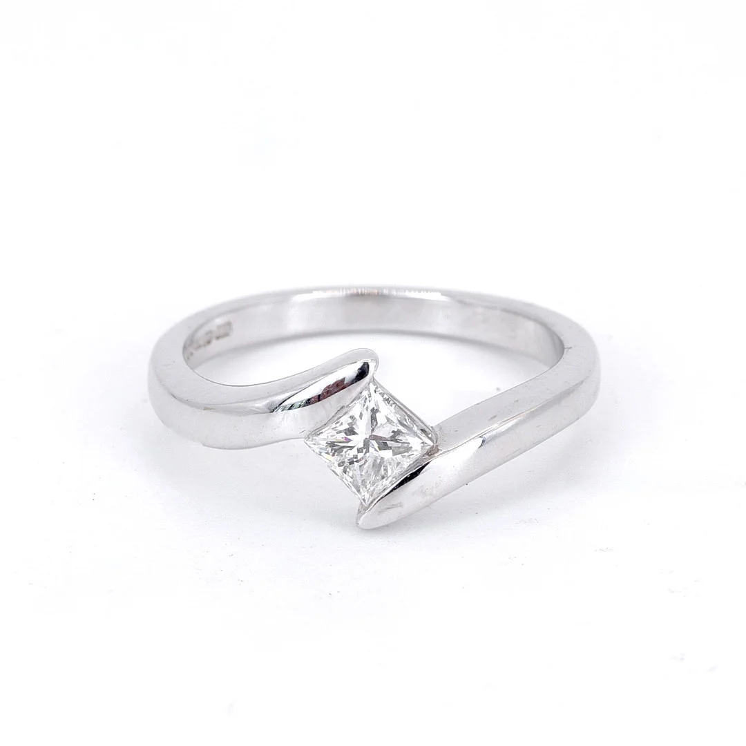 18CT GOLD DIAMOND RING. — Rings — Chalkwell Auctions