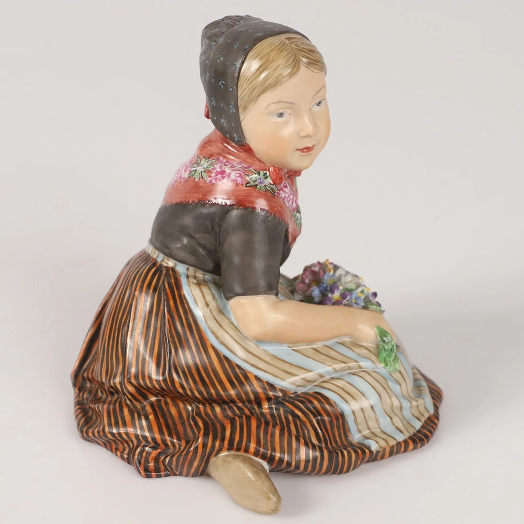 CARL MARTIN-HANSEN. Figurin, "Færø", porslin, Royal Copenhagen, Danmark. — European — Helsingborgs Auktionskammare