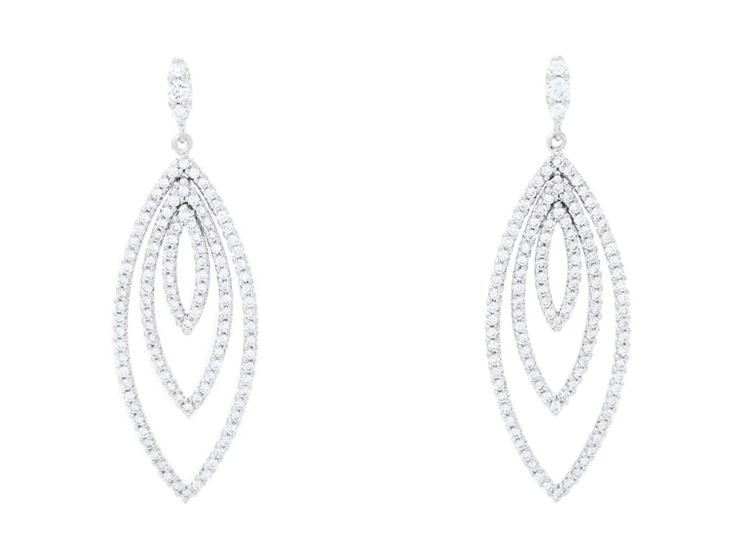 ÖRHÄNGEN, 18K vitguld, 210 briljantslipade diamanter 2,10 ctv, TW/VS-SI, höjd 43 mm, vikt 8,7 g, stift. — Smycken/Örhängen — Kaplans
