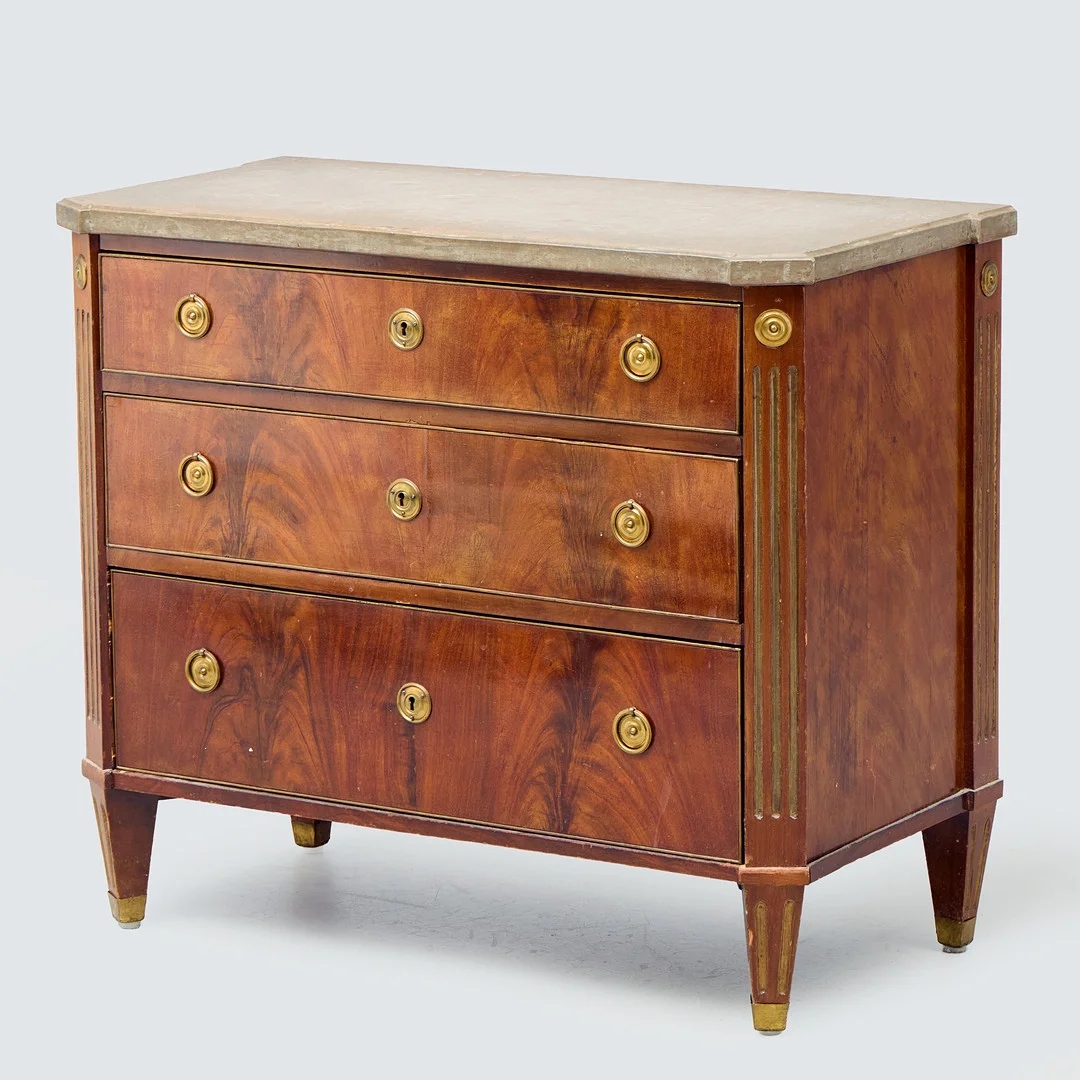 BYRÅ, sengustaviansk stil, 1800-talets slut. — Chests of drawers — Uppsala Auktionskammare