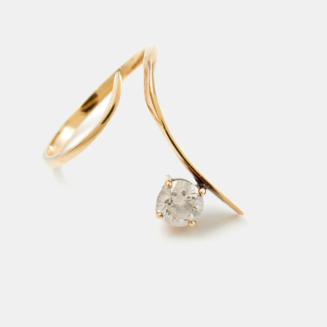 RING, 14 k guld, cubic zirkon, utländska stämplar. — Rings — Stockholms Auktionsverk Sickla