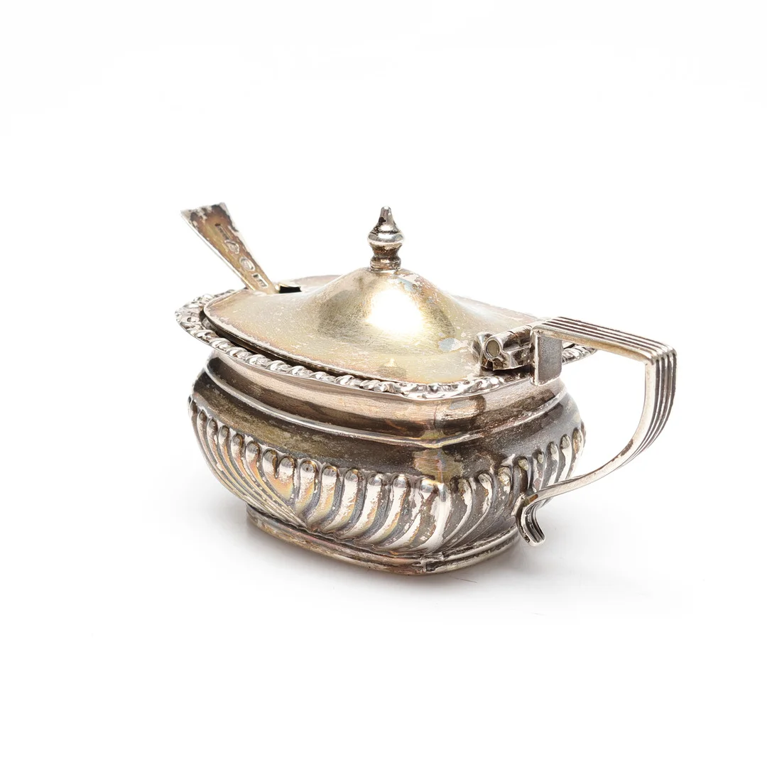 MATTHEW JOHN JESSOP. saltkar/senapsburk, silver, Birmingham, 1909. — Silver — Gomér & Andersson Linköping