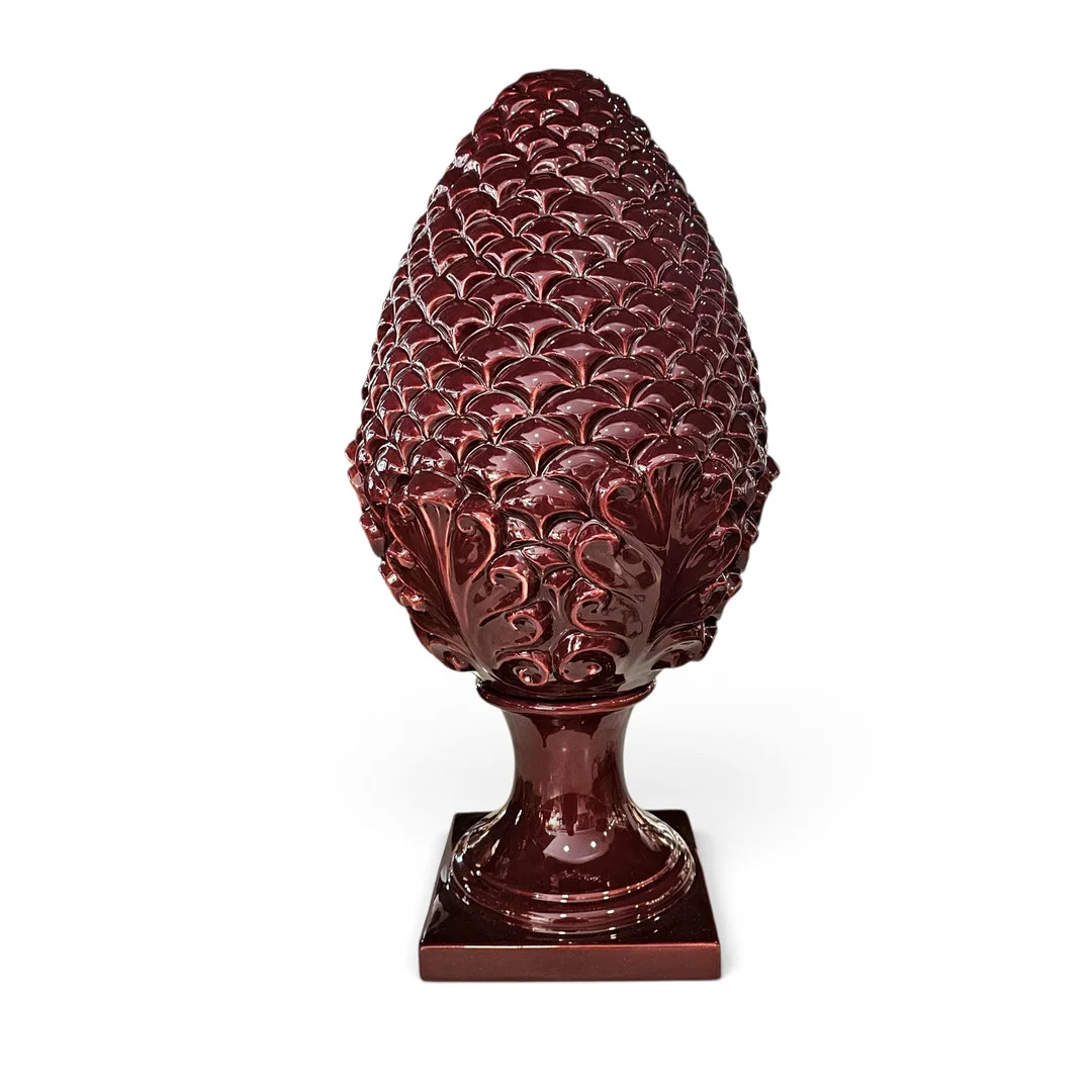 Gran piña en cerámica esmaltada. Manufactura italiana. — Sculptures & Bronzes — Arce Auctions