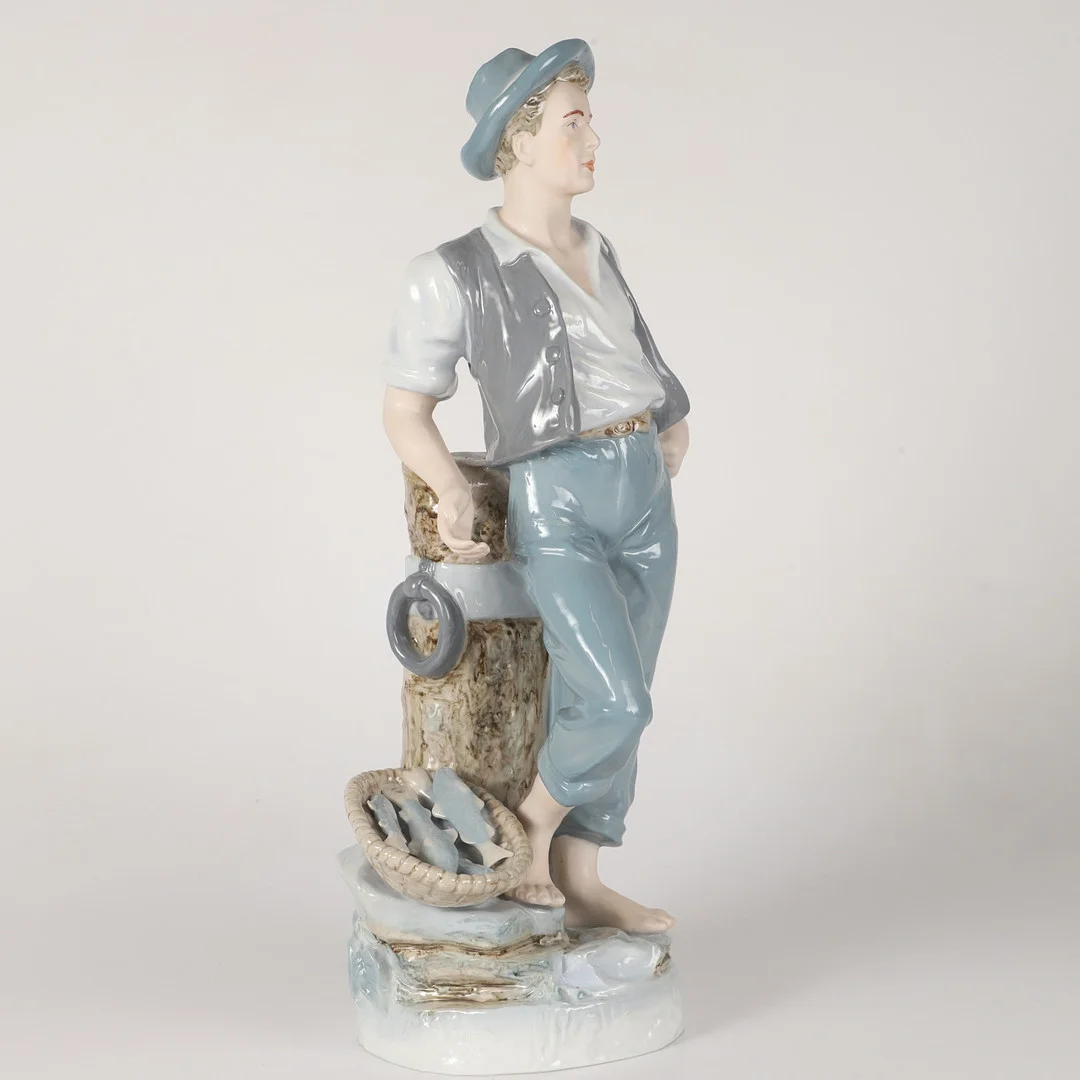 K. LERCH. Figurin, porslin, Royal Dux, Tjeckoslovakien. — European — Helsingborgs Auktionskammare