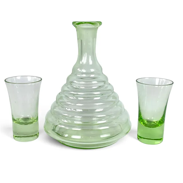 KARAFF samt SNAPSGLAS, 3 delar, grönt glas.