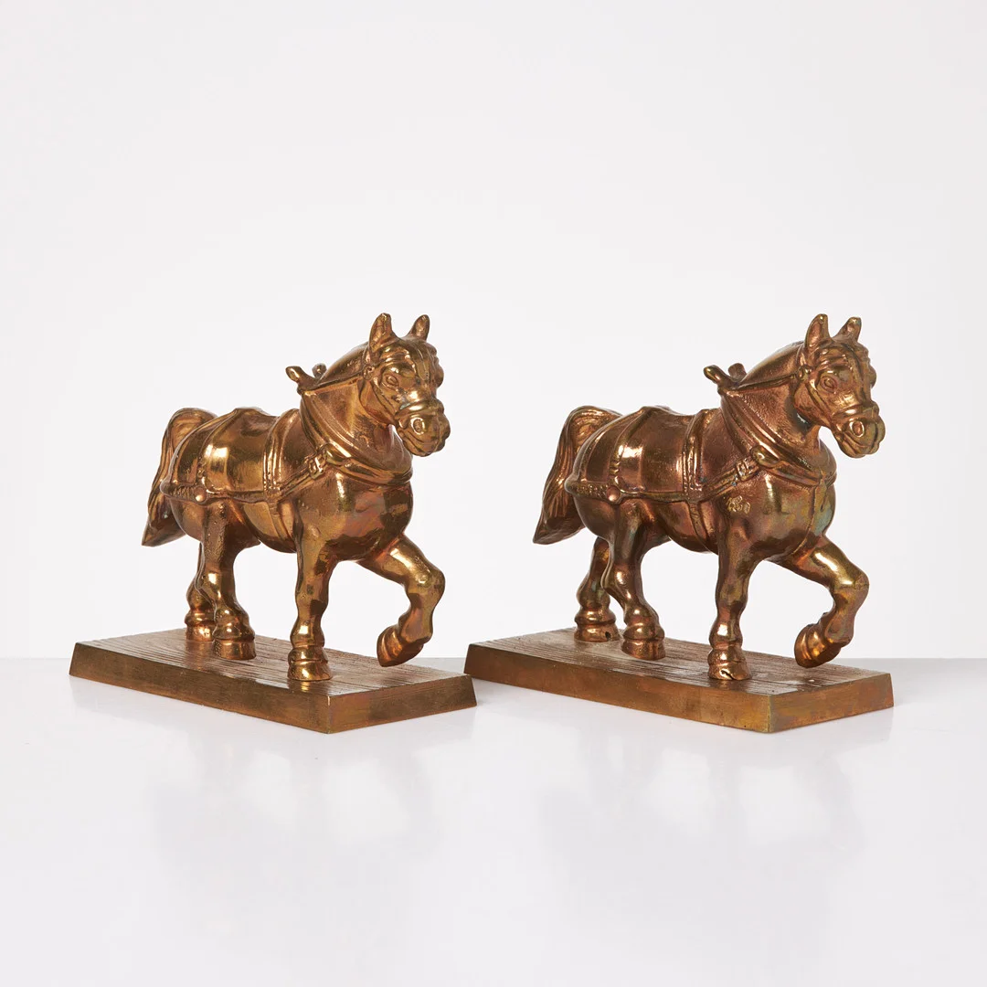 SKULPTUR, 1 par, häst, mässing, Bersbo 2000 samt 1999. — Sculptures & Bronzes — Stockholms Auktionsverk Sickla