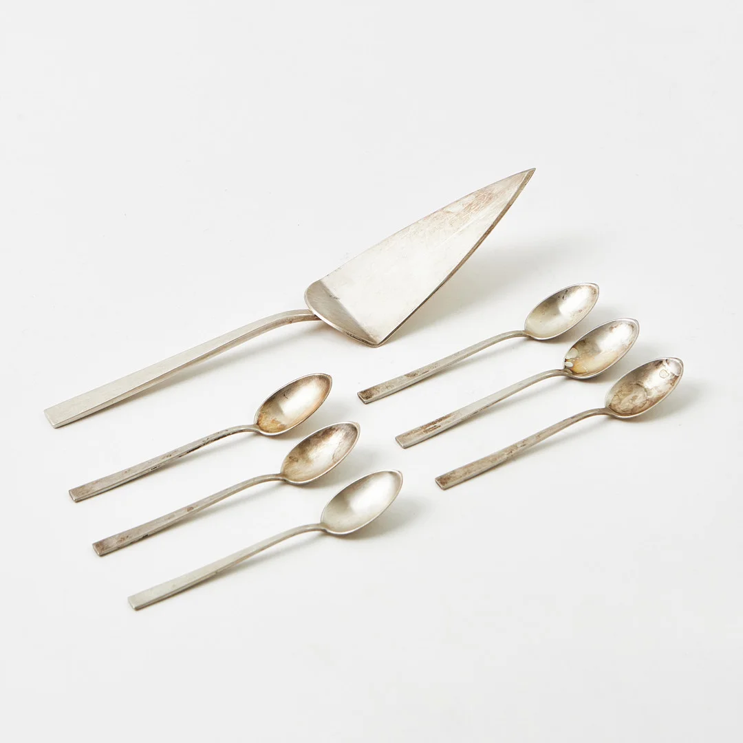 BERTEL GARDBERG. Tårtspade och 6 kaffeskedar, modell "Birgitta", sterlingsilver, GAB 2007. — Silver — Stockholms Auktionsverk Magasin 5