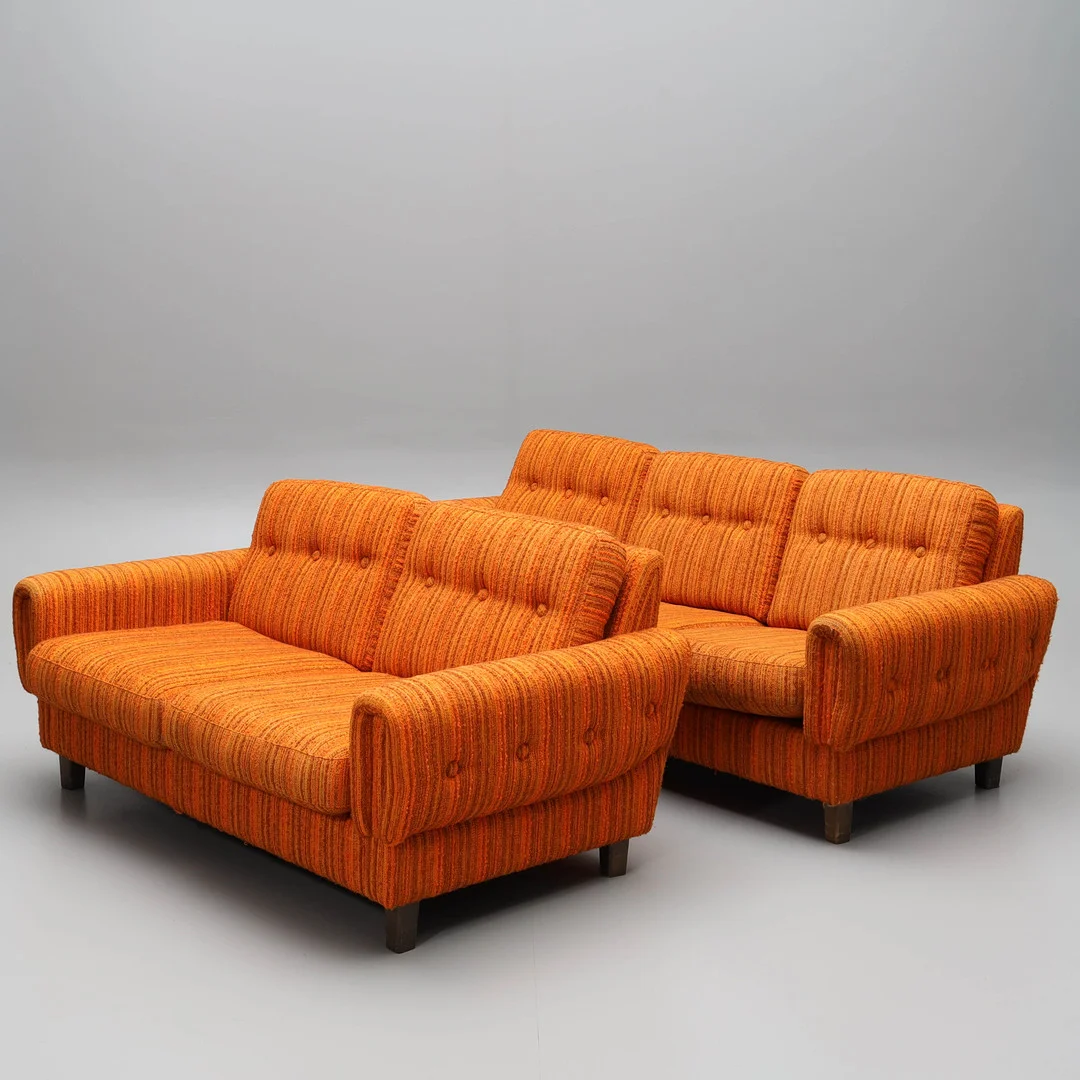SOFFOR, 2 delar, 1970-tal. — Sofas & Seatings — Auktionsmagasinet Vänersborg