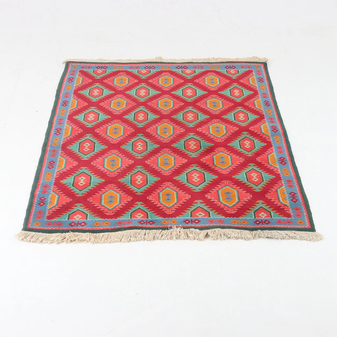 MATTA, orientalisk, Abadjian Ltd, London. — European Carpets & Textiles — Stadsauktion Sundsvall