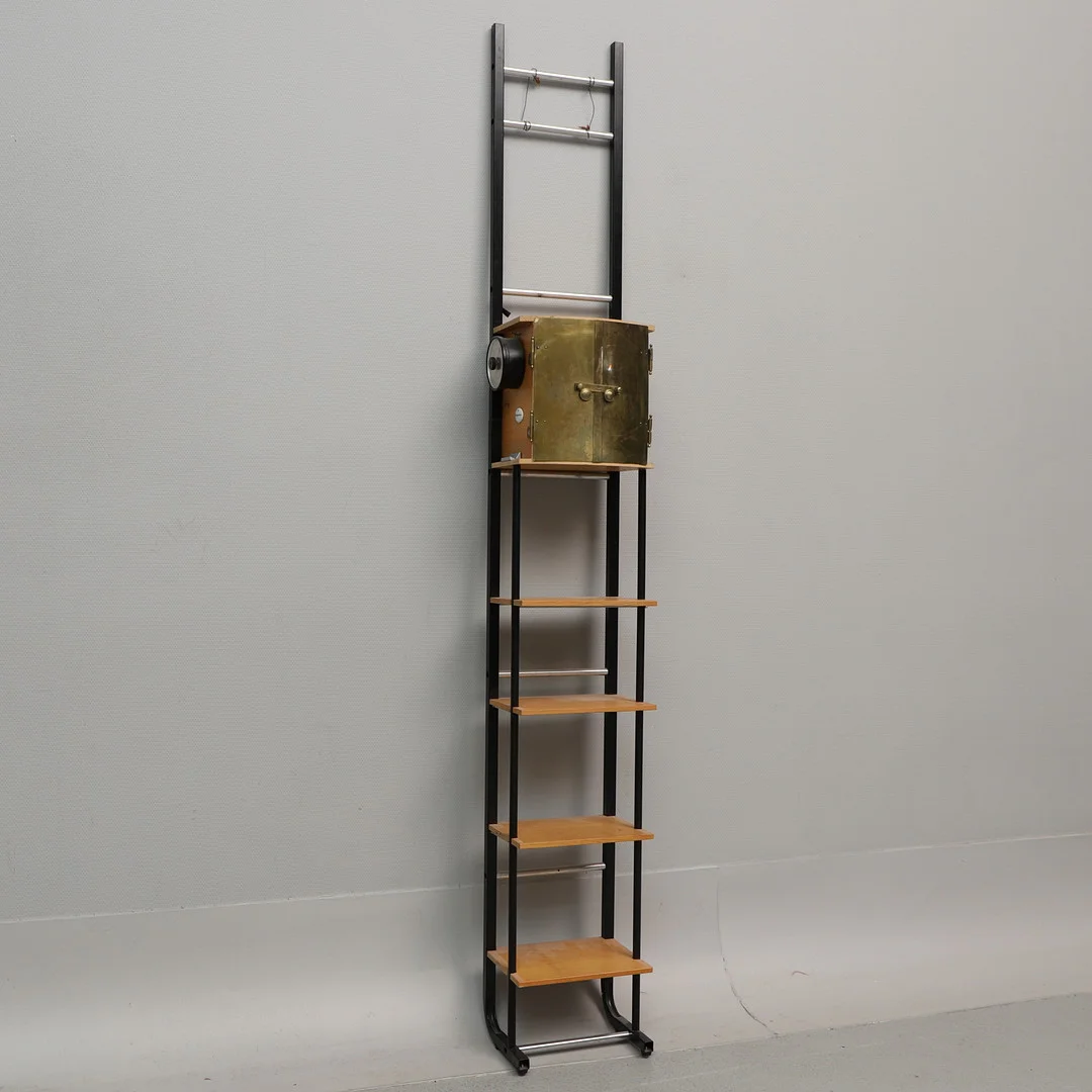 HYLLA, trä, glas och metall, "THIRST AID STATION", 1900-talets andra hälft. — Cupboards, Cabinets & Shelves — Ekenbergs Auktioner