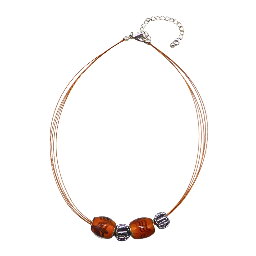 MEHRSTRÄNGIGE HALSKETTE MIT BRAUNEN UND GEMUSTERTEN PERLEN. — Necklace — Auktionshaus Stuber's Hammerschlag