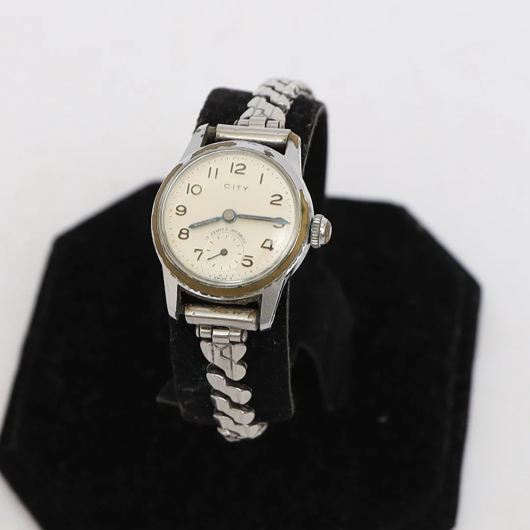 DAMARMBANDSUR, 1900-talets andra hälft, stålboett, armband av stål. — Wristwatches — Falun Auktionsbyrå