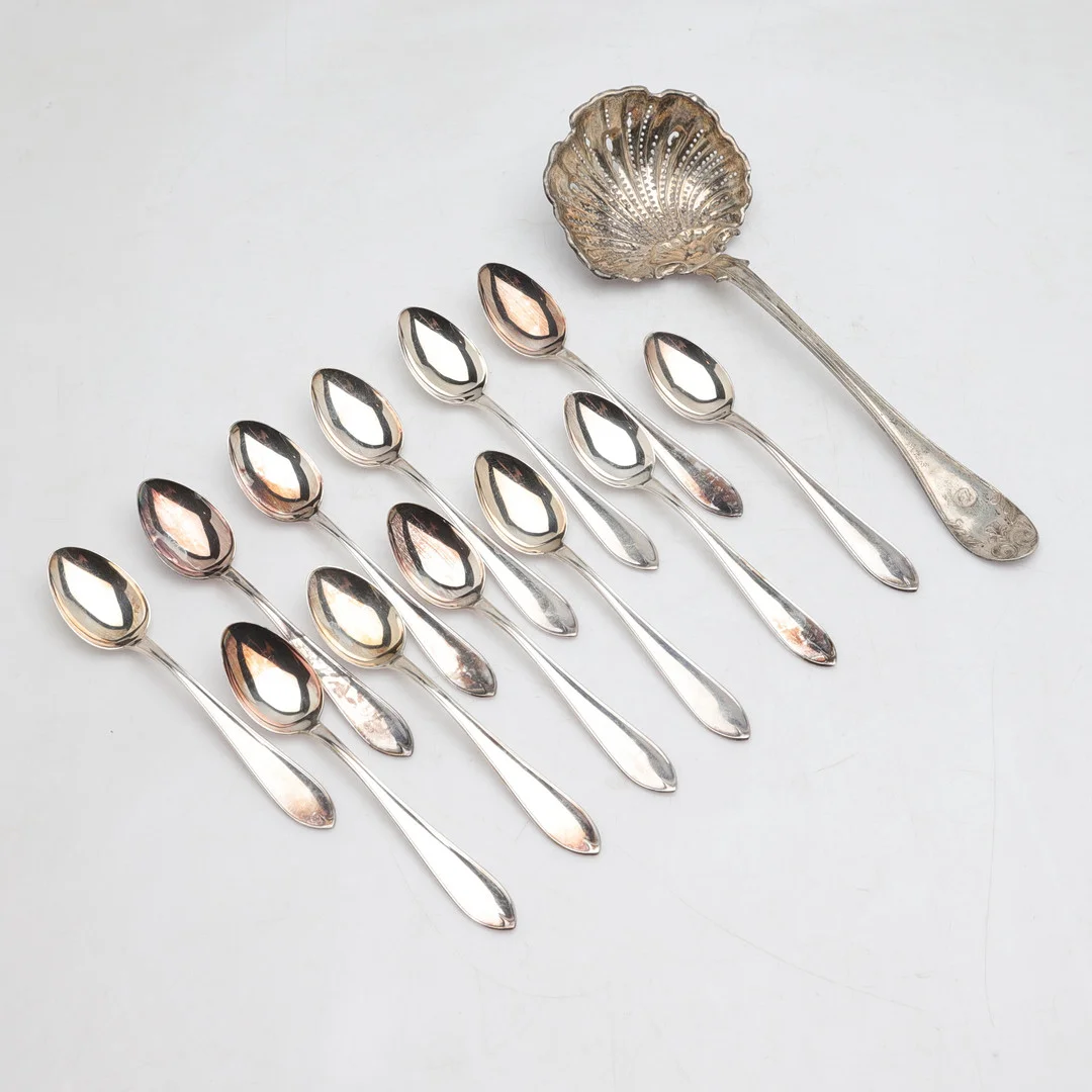 SKEDAR, silver, 13 delar, främst MGAB, totalvikt ca 236,8g. — Silver — Gomér & Andersson Norrköping