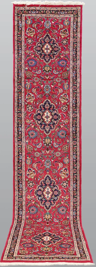 ORIENTMATTA. Meshed gallerimodell, 396 x 88 cm. — Persian Carpets & Textiles — Gomér & Andersson Linköping