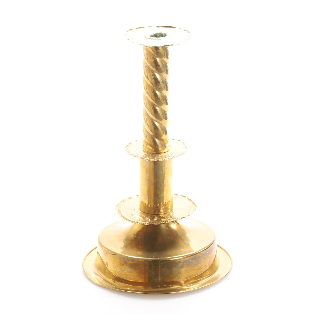 LJUSSTAKE, mässing, barockstil. — Candlesticks — RA Auktionsverket Norrköping