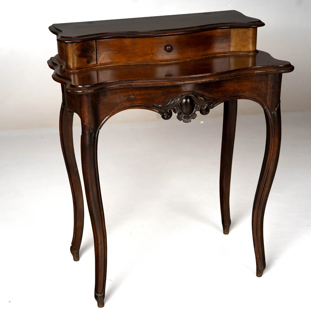 BORD, Rokoko-stil, 1900-talets första hälft. — Tables — Norrlands Auktionsverk