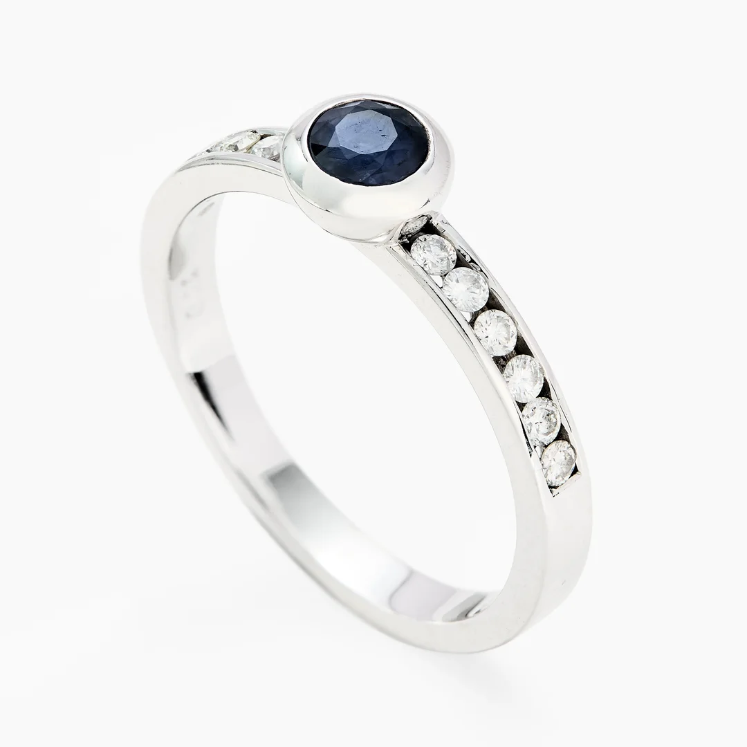 Ring med safir og diamanter — Ring med safir og diamanter — Smykker/Smykker — Blomqvist