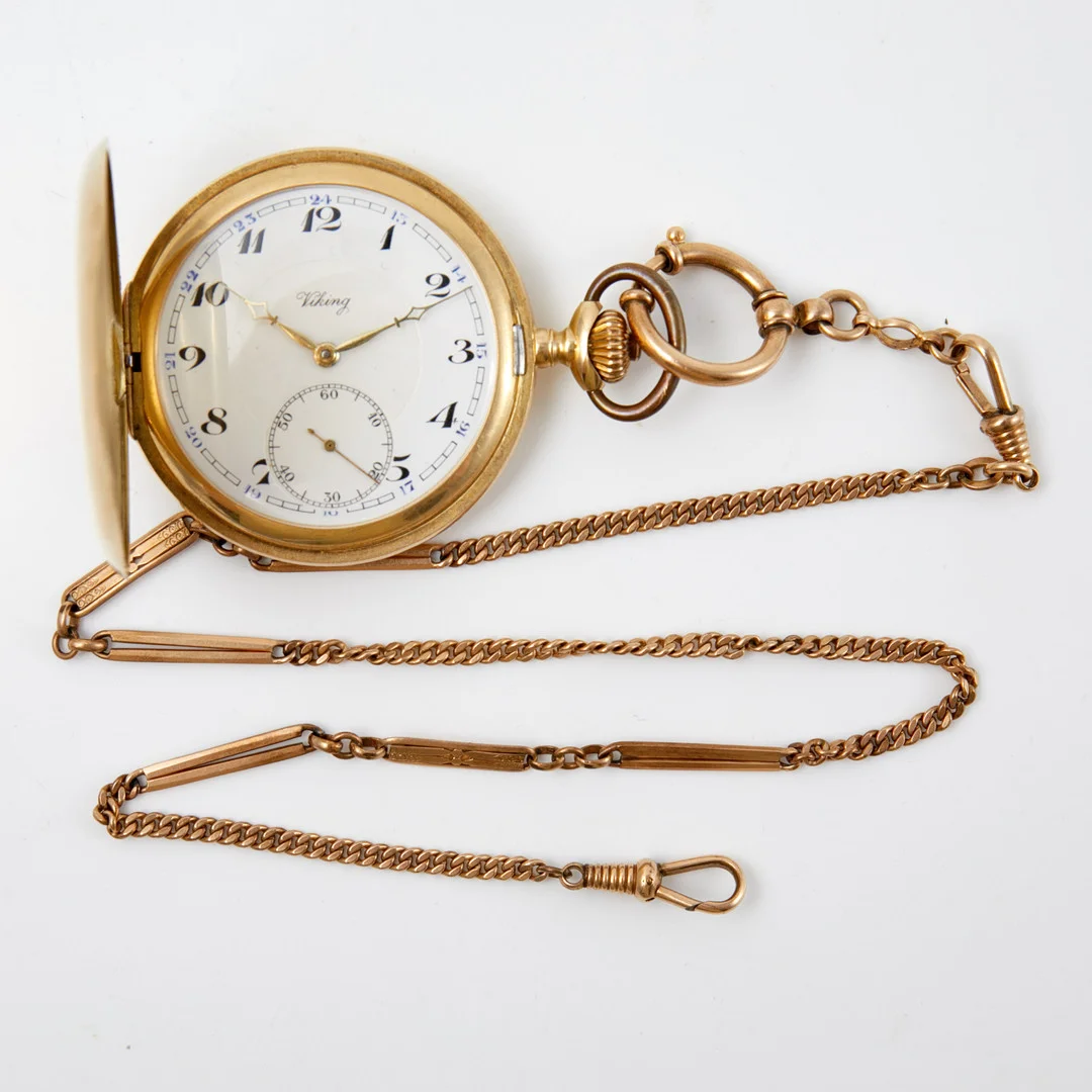 VIKING, fickur, savonettmodell, yttre boett i 14 k guld, inre boett metall, ca 50 mm, 1930-tal. — Pocket & Stop Watches — Stockholms Auktionsverk Sickla