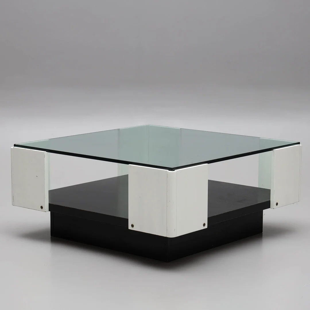 THOMAS JELINEK. soffbord, "Gasell", mörkbetsad askfanér, IKEA, 1970-tal. — Coffee Tables — Auktionsmagasinet Vänersborg
