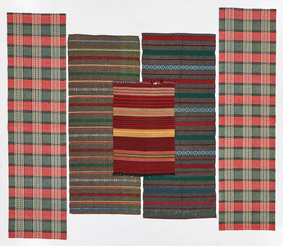 ALLMOGETEXTILIER, 5 st., Skåne omkring sekelskiftet 1900, ull. — Textiles — Stockholms Auktionsverk Magasin 5