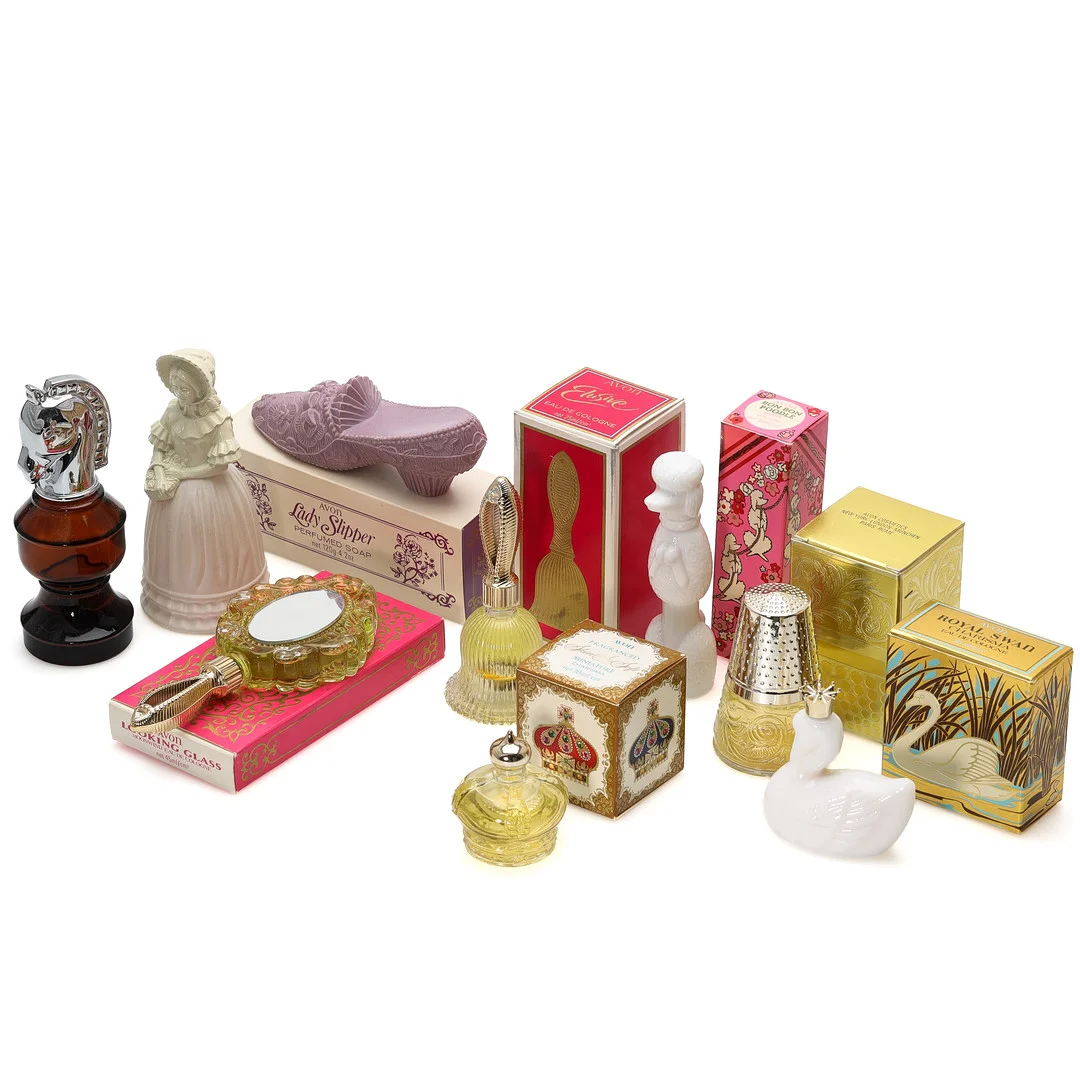PARFYMFLASKOR, 9 st, Avon, 1900-tal. — Other collectables — Auktionsmagasinet Vänersborg