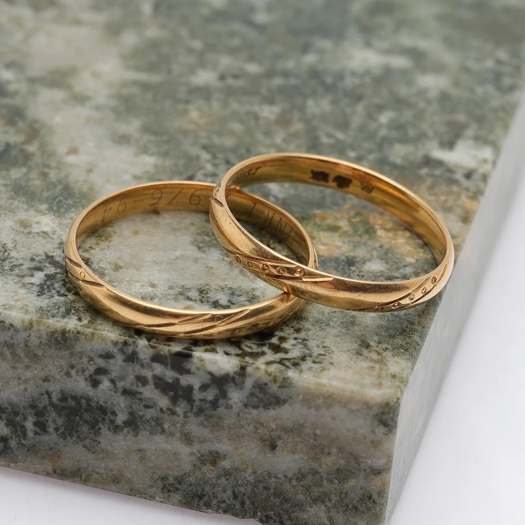 RINGAR, Ett par, 18k guld, totalvikt ca 7,88g. — Rings — Gomér & Andersson Norrköping