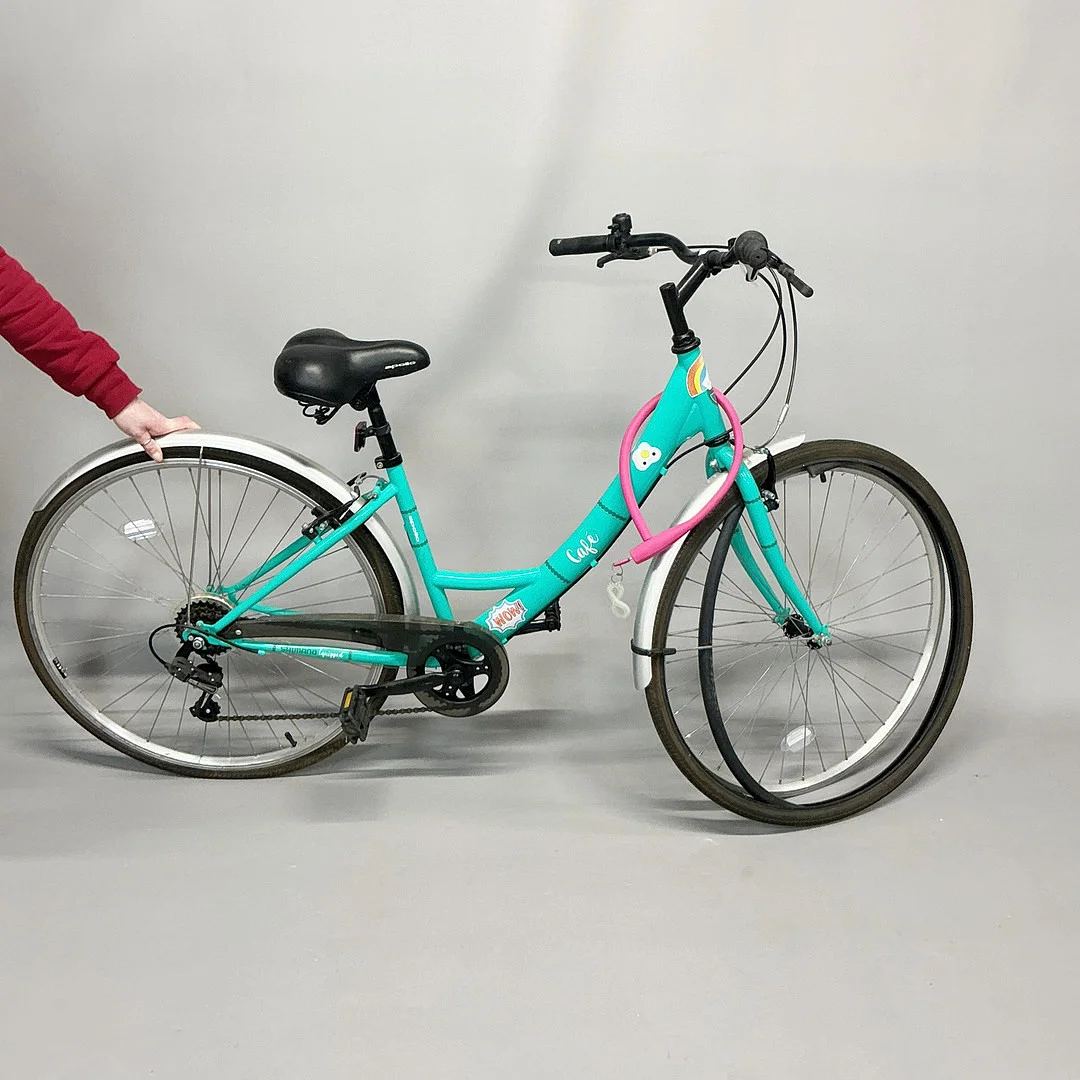 A LADY'S SHIMANO BICYCLE. — Bicycles — Chalkwell Auctions