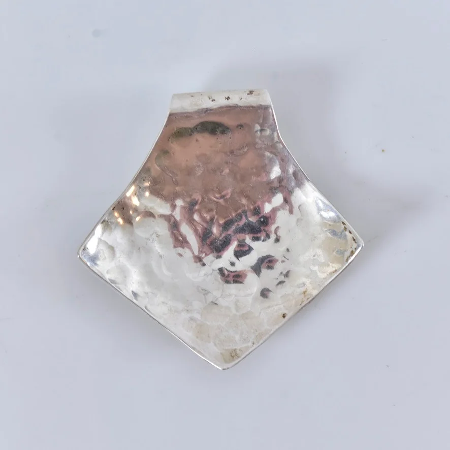 HÄNGE, sterlingsilver, Göteborg. — Brooches & Pendants — Halmstads Auktionskammare