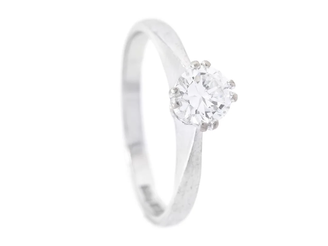 ENSTENSRING, 18K vitguld, briljant 0,54 ct, ca TCr/VS, stl 17,75 mm, vikt 3,2 g. — Smycken/Enstensring — Kaplans